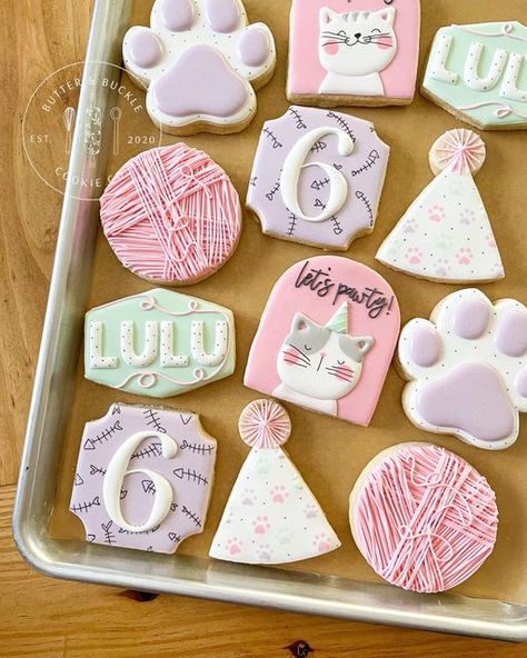 Kitty Cat Birthday Cookies, Kitty Cat Cookies, Cat Birthday Cookies Decorated, Cat Themed Cookies, Cat Royal Icing Cookies, Dog Royal Icing Cookies, Cat Sugar Cookies Decorated, Cat Cookies Decorated, Kitten Cookies