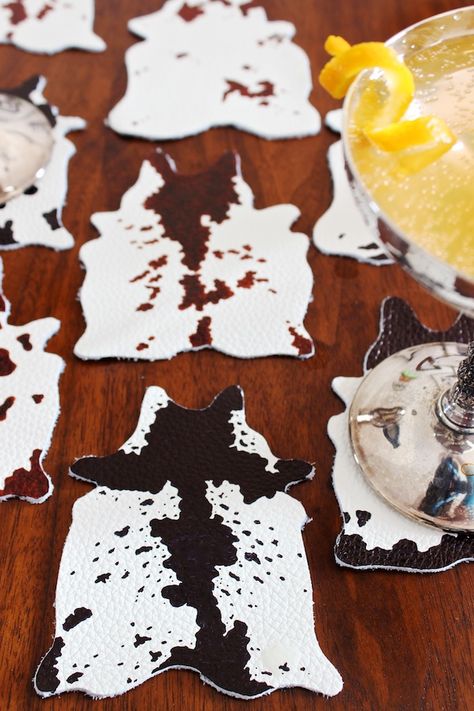 #DIY Mini Cowhide Coasters: http://ohsobeautifulpaper.com/2015/01/diy-mini-cowhide-coasters/ | Tutorial + Photo: Mandy Pellegrin of Fabric Paper Glue for Oh So Beautiful Paper Cowhide Coasters, Christmas Gifts Diy Homemade, Coaster Projects, Purl Bee, Easy Diy Christmas Gifts, Cool Coasters, Tassen Design, Christmas On A Budget, Paper Glue