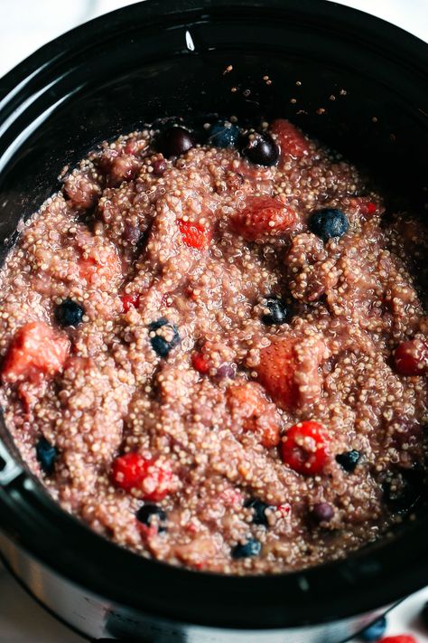 Slow Cooker Berry Breakfast Quinoa - Eat Yourself Skinny Slow Cooker Quinoa, Breakfast Quinoa, Slow Cooker Breakfast, Berry Breakfast, Quinoa Breakfast, Crockpot Breakfast, Drink Bar, Baileys Irish Cream, Make Ahead Breakfast