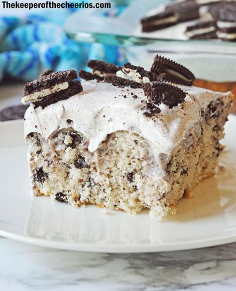 White Poke Cake Recipes, White Poke Cake, Mounds Poke Cake, Cookies And Cream Poke Cake, Best Cookies And Cream Cake, Oreo Poke Cake, Lemon Oreo Poke Cake, Cookies N Cream Poke Cake, Oreo Poke Cake Condensed Milk