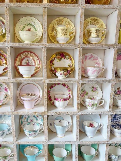 #garden #teatime #tea #girltime #gardenparty #summerparty #fashion #aesthetic #travel Cottage Tea Room, Tea Service Ideas, English Tea Shop, Tea Shop Ideas Business, Tea Room At Home, Teahouse Aesthetic, Thé Aesthetic, Tea House Aesthetic, Tea Room Aesthetic