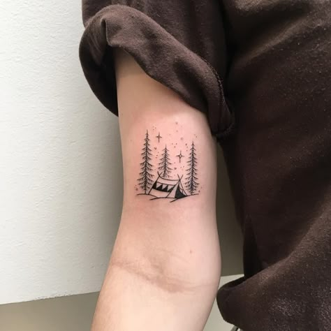 1,451 vind-ik-leuks, 10 reacties - Peta-Jane Heffernan (@peta.heffernan) op Instagram: 'Little tent for Olivia ⛺️ #tattoo #tent #pines #tattooist #blackworkers #tattoodesign #iblackwork…' Olivia Tattoo, Camping Tattoo, Saved Tattoo, Circle Tattoos, Forest Tattoos, Tattoo Feminina, Nature Tattoos, Small Tattoo, Piercing Tattoo