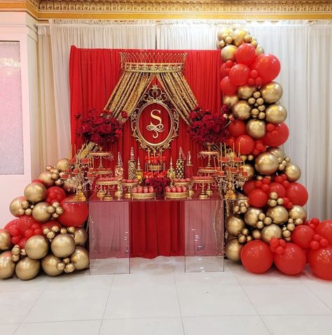 Red White And Gold Sweet 16, Red And Gold Balloons Decoration, Red And Gold Backdrop Ideas, Red And Gold Candy Table, Red And Gold Birthday Party Decoration, Red Quince Centerpieces, Red Sweet 16 Decorations, Red Quinceanera Ideas Decor, Red And Gold Quinceanera Theme