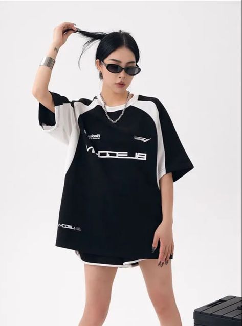 Grunge Aesthetics, Alt Clothes, Streetwear Shorts, Streetwear Tshirt, Oversized Top, Tshirt Outfits, Korean Men, Vintage Streetwear, Mens Streetwear