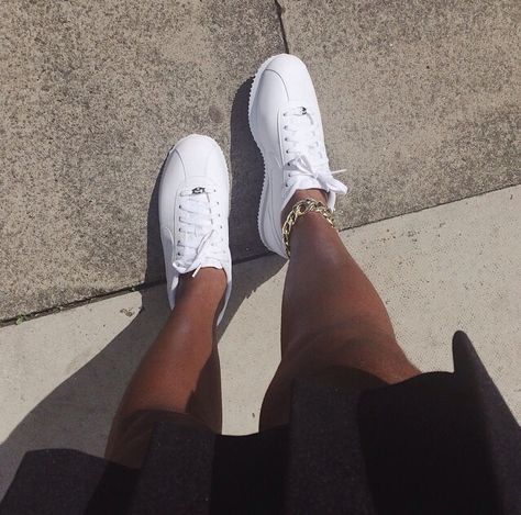 Nike Cortez full white White Cortez, Nike Cortez Outfit, Nike Cortez White, Streetwear Shoes, Nike Cortez, White Outfits, White Nikes, White Sneaker, Adidas Sneakers