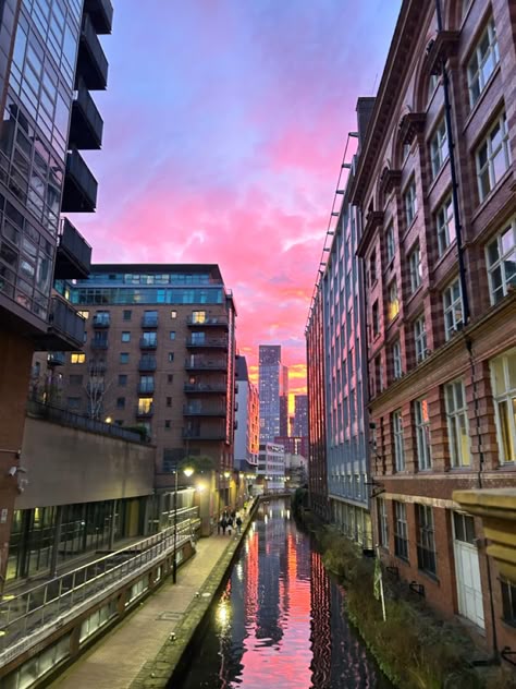 Uni Of Manchester, Manchester Flat, Manchester Aesthetic, Sunset On Water, England Manchester, Uk Manchester, Manchester Travel, Visit Manchester, White Cliffs Of Dover