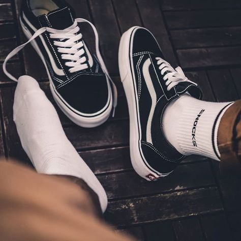 Vans Oldschool, Vans Outfit Men, Outfit Vans, Sneaker Vans, Shoe Selfie, Mens Dress Outfits, Tenis Vans, Sneaker Outfits, Vans Vans