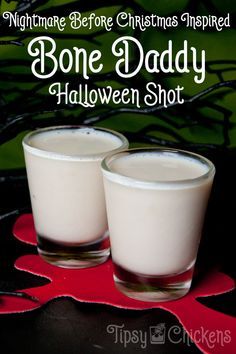 Inspired by Jack Skellington and The Nightmare Before Christmas this Halloween Shot takes sweet Christmasy RumChata and corrupts it with Black Rum #rum #Halloween #Halloweencocktail #adultHalloween #halloweenparty #nightmarebeforechristmas #jackskellington Halloween Cocktails Recipes, Halloween Alcohol, Glace Fruit, Halloween Shots, Halloween Party Drinks, Halloween Drinks Alcohol, Liquor Drinks, Nightmare Before Christmas Halloween, Boozy Drinks