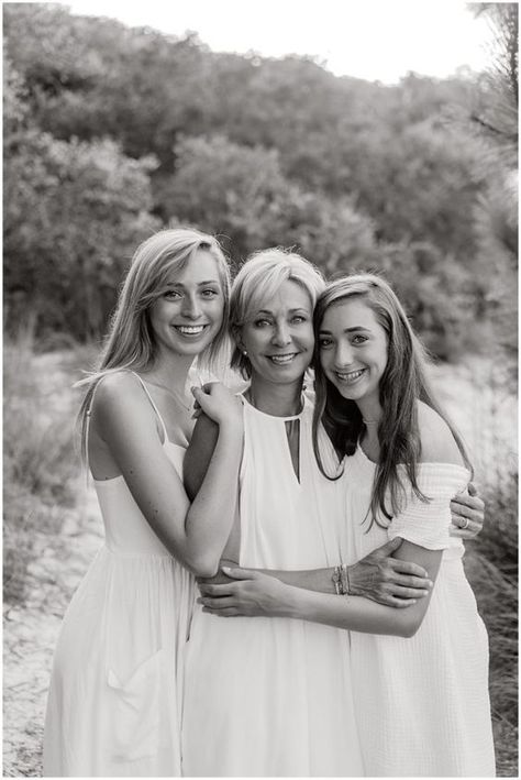 Adult Family Photos, Mother Daughter Photography Poses, Mother Daughter Poses, Family Photo Inspiration, Grayton Beach State Park, Daughter Photo Ideas, Mother Daughter Pictures, Big Family Photos, Mother Daughter Photoshoot