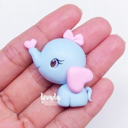 Cercei Din Lut Polimeric, Fimo Kawaii, Clay Crafts For Kids, Clay Keychain, Fondant Animals, Clay Magnets, Handmade Ceramics Pottery, Clay Wall Art, Sculpture Ceramic