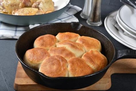 How to Make Bread at Home Without an Oven - Best Stovetop Bread Recipe! Biscuit Hacks, Stove Top Bread Recipe, Fried Biscuits, Canned Biscuit, Chicken Pot Pie Filling, Sausage Biscuits, Pot Pie Filling, Pan Sin Gluten, Bread Soft