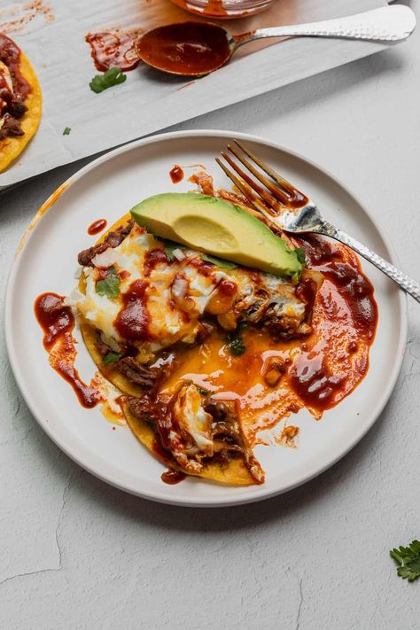 Recipe With Chili Sauce, Authentic Enchilada Sauce, Green Sauce Recipe, Huevos Rancheros Recipe, Green Chile Sauce, Red Chile Sauce, Chili Sauce Recipe, Weekday Breakfast, Eggs In Peppers