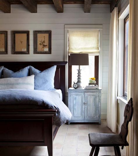 Frio Family Retreat-Shiflet Group Architects-13-1 Kindesign Rustic Farmhouse Bedroom, Lake House Bedroom, Rustic Lake Houses, Farmhouse Style Bedrooms, Shiplap Wall, Texas Ranch, Country Bedroom, Farmhouse Bedroom, Rustic Bedroom