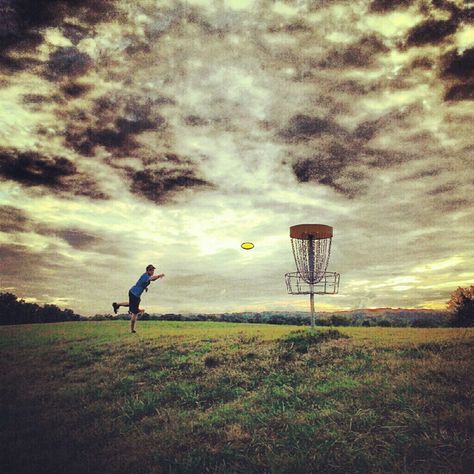 Disc golf Disc Golf Photography, Golf Scenery, Golf Pics, Disk Golf, Golf Course Photography, Golf Bags For Sale, Golf Images, Relaxing Nature, Golf Photography