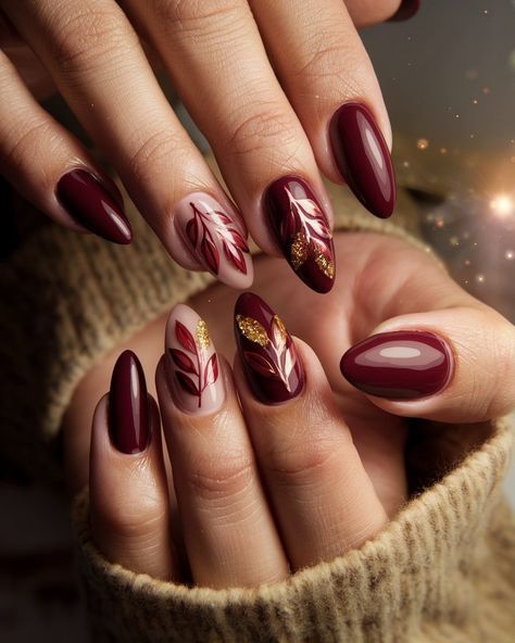 Burgundy Nails With Gold Design, Burgundy Autumn Nails, Easy Christmas Nail Ideas, Red And Green Christmas Nails, Green Christmas Nails, Burgundy Acrylic Nails, Burgundy Nail Designs, Red And Gold Nails, Fall Acrylic