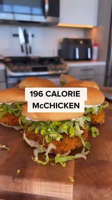 Air Fryer Mcchicken, Macro Friendly Chicken Sandwich, Low Cal Chicken Sandwich, Chicken Breast High Protein Recipe, Low Calorie Mcchicken, Mcchicken Sandwich Recipe, Low Calorie Chicken Sandwich, Macro Friendly Recipes Dinner Protein, Mcchicken Copycat Airfryer