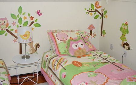 Owl bedding.  Sewing, creativity, decoration: all timeless.  Owl decorations can change with age of person always. Owl Bedroom, Owl Decorations, Owl Room, Owl Bedding, Shared Girls Room, Nature Room, Owl Kids, Ideas Hogar, Twin Bed Sets