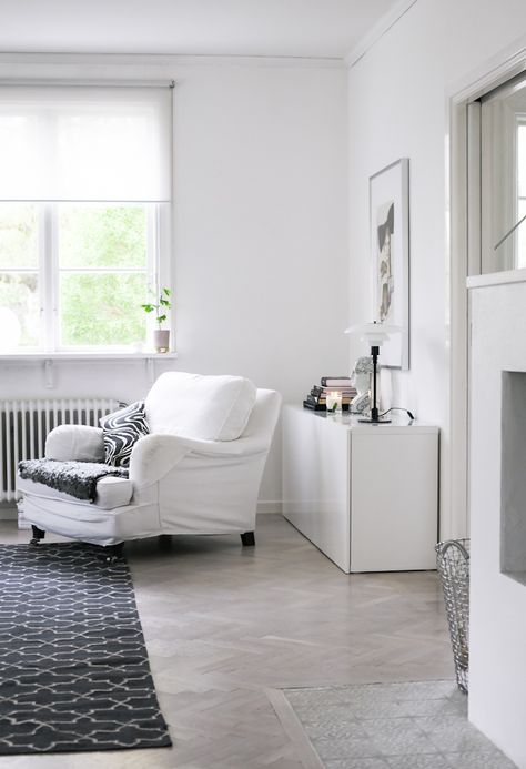 House of Philia Bright House, House Of Philia, Scandinavian Homes, Cosy Spaces, White Living, White Living Room, Scandinavian Home, Scandinavian Interior, Cozy Corner