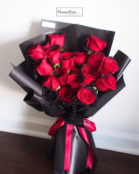 Red Roses Black Bouquet, Nyc Flower Shop, Black Rose Bouquet, Nyc Flowers, Red Flower Bouquet, New York Flower, Nyc Florist, Black Bouquet, Graduation Bouquet