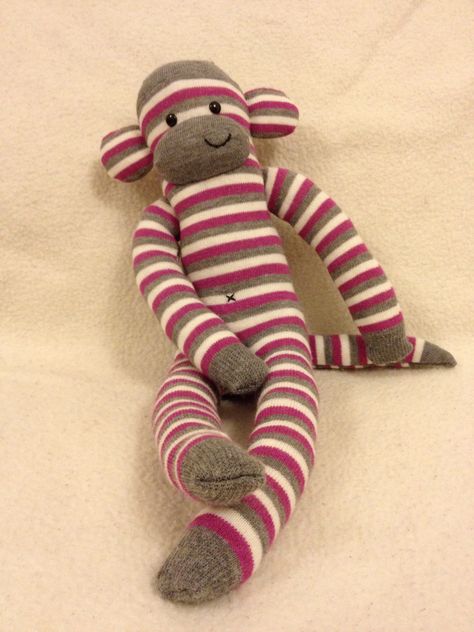 Home Made Plushies, How To Make A Sock Monkey, Sock Teddy Bear Diy, Sock Monkey Tutorial, Sock Teddy, Diy Sock Monkey, Diy Sock Monkey Easy, Sock Monkeys Diy, Sock Monkey Aesthetic