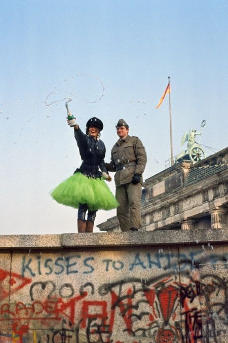 Fall of Berlin Wall, 1989, Steve McCurry Steve Mccurry Photos, Steve Mc, The Berlin Wall, Steve Mccurry, Afghan Girl, West Berlin, East Berlin, Historia Universal, Berlin Wall