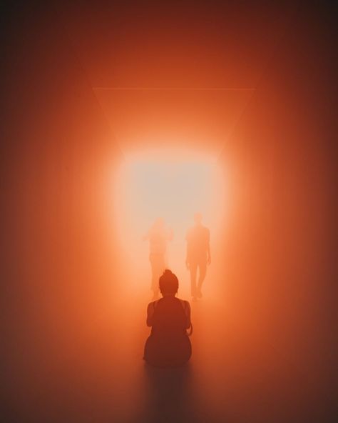 Tate on Instagram: “Have you experienced #OlafurEliasson's fog tunnel yet? ‘Din blinde passager’, which translates as ‘your blind passenger’, is the Danish…” Light Through Blinds, Urban Photography Portrait, Light Art Installation, Blinded By The Light, Light Tunnel, Dense Fog, Olafur Eliasson, Visual Perception, Image Bank