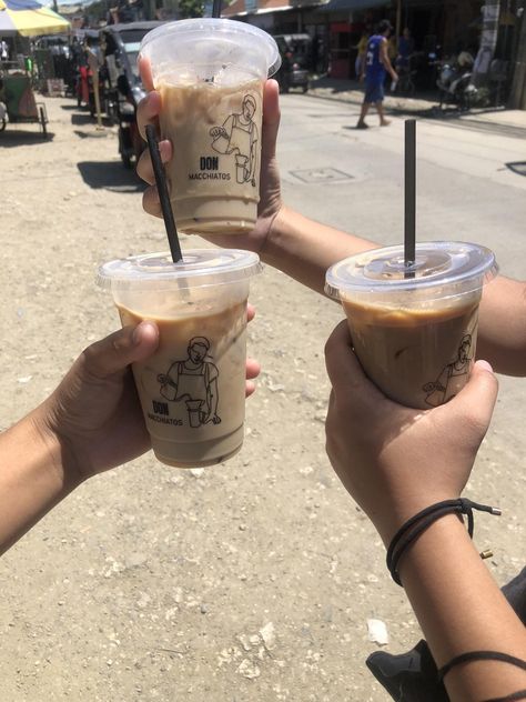 Iced Coffee, Aesthetic coffee, coffee with friends,Coffee Girl Hangout Aesthetic, Food Pranks, Do Good Quotes, Fav Drink, Food Selfie, Pictures For Friends, Background For Powerpoint Presentation, Food Snap, Blue Emoji