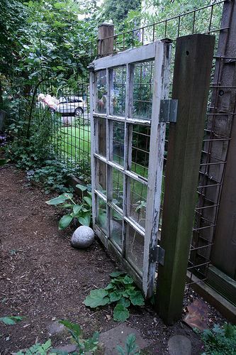 Rustic Garden Gates, Garden Gate Decor, Tor Design, Garden Gates And Fencing, Garden Gate Design, Upcycle Garden, Garden Insects, Recycled Garden, Garden Gate