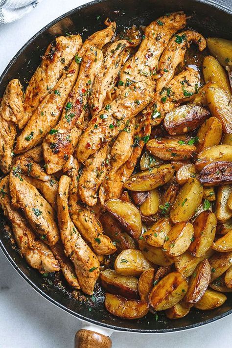 Garlic Butter Chicken and Potatoes Skillet - One skillet. Amazing flavors. This chicken recipe is pretty much the easiest and tastiest dinner for any weeknight! Chicken And Potatoes Skillet, Garlic Butter Chicken And Potatoes, Butter Chicken And Potatoes, Potatoes Skillet, Chicken And Potatoes, Skillet Potatoes, One Skillet, Garlic Butter Chicken, S'mores