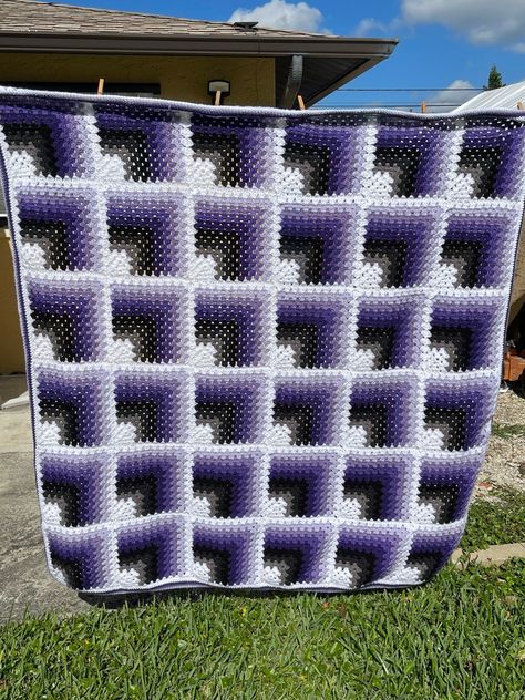 Motifs Afghans, Granny Square Häkelanleitung, Motifs Granny Square, C2c Crochet Blanket, 3d Optical Illusions, Granny Square Crochet Patterns Free, Crochet Afghan Patterns Free, Crocheted Blanket, Crochet Blanket Designs