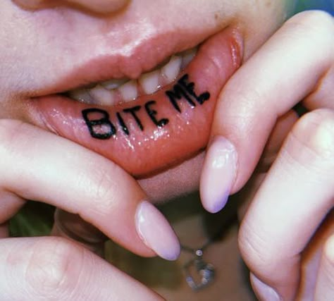 Inside Lip Tattoos, Inner Lip Tattoo, Hand Tattoos For Women, Lip Tattoos, Aesthetic Tattoo, Tattoos Ideas, Tattoos And Piercings, Hand Tattoos, Tattoos For Women