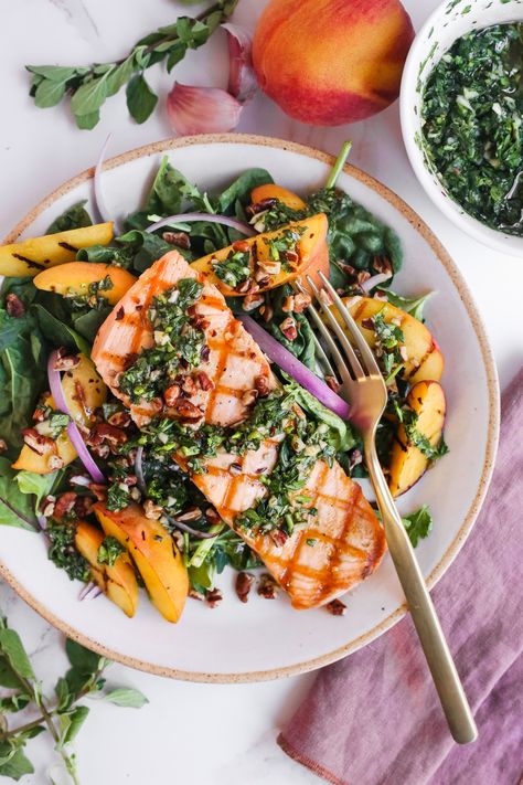 This is the ultimate summer salad, served with fresh chimichurri sauce, grilled peaches, and perfectly grilled salmon. Enjoy! Seafood Cravings, Salmon Salad Recipe, Summer Salmon, Canned Salmon Recipes, Grilled Peach Salad, Salmon Salad Recipes, Grilled Foods, Smoked Salmon Recipes, Scrumptious Food