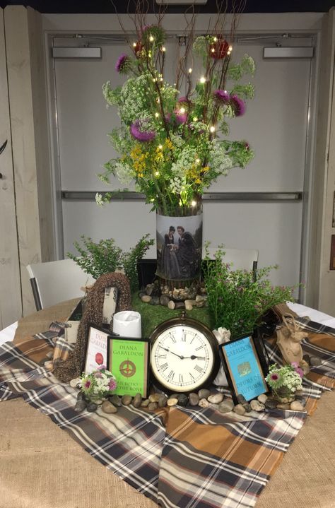 Outlander table @ book themed party. Outlander Party Decorations, Scotland Party Theme, Outlander Birthday Party, Outlander Party Ideas, Outlander Themed Party, Outlander Diy, International Party Theme, Outlander Decor, Scotland Party