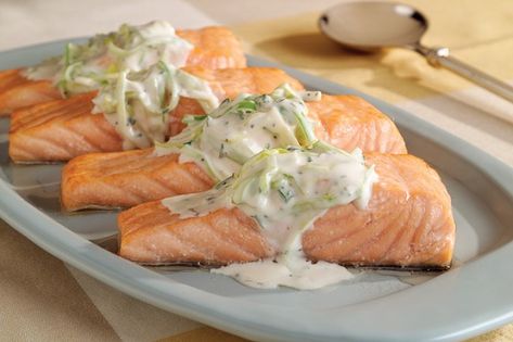 Salmon with Leeks and Cream Sauce. This Salmon with Leeks and Cream Sauce recipe is full of all the delicious flavor you love. Leek Sauce, Philadelphia Recipes, Cream Sauce Recipe, Leek Recipes, Irish Recipes Traditional, Broiled Salmon, Cream Sauce Recipes, Kraft Heinz, Kraft Recipes