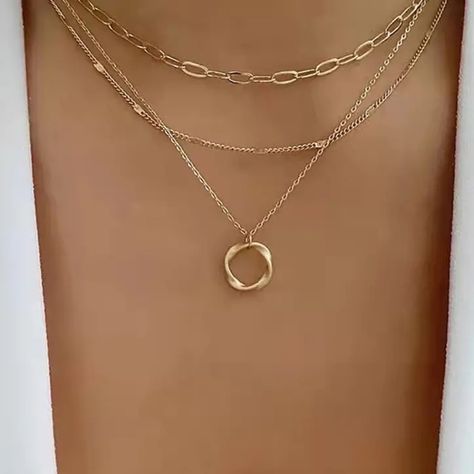 Gold chain with pendant