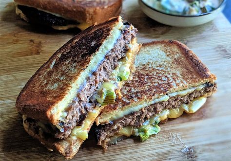 Gretchen's table: Impossible patty melts with scallion-chipotle mayo | Pittsburgh Post-Gazette Veggie Patty, Patty Melt Recipe, Burger Sandwich, Chipotle Mayonnaise, Burger Patty, Melt Recipe, Chipotle Mayo, Impossible Burger, Patty Melt