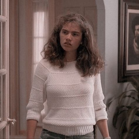 Heather Langenkamp 80s, Nancy Thompson Outfits, Nancy Nightmare On Elm Street, Nancy Thompson Icons, Nancy Thompson, 80s Actresses, Girl Next Door Look, 80s Hair, A Nightmare On Elm Street