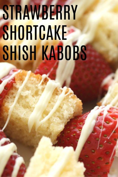 Strawberry Shortcake Shish Kabobs | Six Sisters' Stuff These Strawberry Shortcake Shish Kabobs are such a fun and simple snack or dessert, perfect for warm days. They are light yet filling, and a crowd favorite for sure. You are going to love how simple and delicious these Shish Kabobs are. #strawberryshortcake #kabobs Strawberry Shortcake Kabobs, Barbecue Desserts, Shishkabobs Recipe, Barbecue Skewers, Bbq Cake, Strawberry Food, Spring Recipes Dessert, Tailgating Food, Strawberry Shortcake Birthday