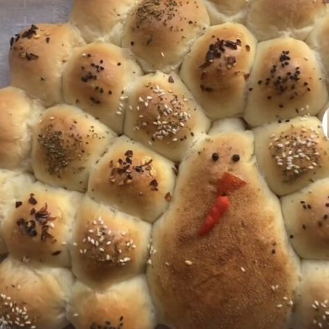 Turkey Shaped Dinner Rolls - Frannie Loves Food Turkey Shaped Dinner Rolls, Turkey Shaped Rolls, Turkey Shaped Bread, Shaped Dinner Rolls, Turkey Rolls, Veal Stew, Italian Rainbow Cookies, Crispy Brussel Sprouts, Pork Ragu