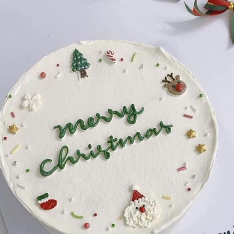 Christmas Cake Minimalist, Merry Birthday Cake, Minimalist Christmas Cake, Christmas Bento Cake, Korea Cake, Christmas Cakes Easy, Christmas Themed Cake, Xmas Desserts, Christmas Cake Pops