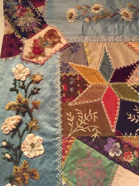 Elizabeth Parkhurst Williams Crazy Quilt (1884-90) Ribbon Roses and Daisies.  CQ Vintage, pansy, star, silk Quilt Stitches, Hantverk Diy, Crazy Quilts Patterns, Crazy Quilt Stitches, Crazy Quilt Blocks, Spinning Wheels, Crazy Patchwork, Retirement Plan, Crazy Quilting