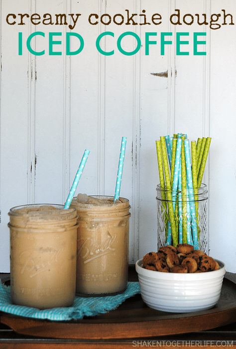 Frozen Coffee Drinks Recipes, Bar Ideas Decor, Fall Coffee Recipes, Frozen Coffee Drinks, Perfect Iced Coffee, Coffee Pins, Coffee Lattes, Mini Chocolate Chip Cookies, Iced Coffee Recipes