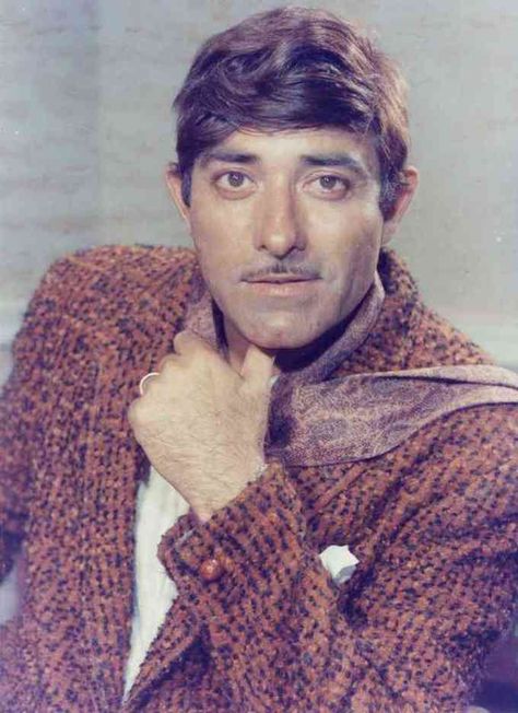 Raaj Kumar Net Worth, Height, Age, Affairs, Bio and More Check more at https://thepersonage.com/raaj-kumar/ Raaj Kumar, Retro Cinema, Indian Retro, Raj Kumar, Old Film Stars, Mother India, Indian Star, Young Celebrities, Bollywood Photos