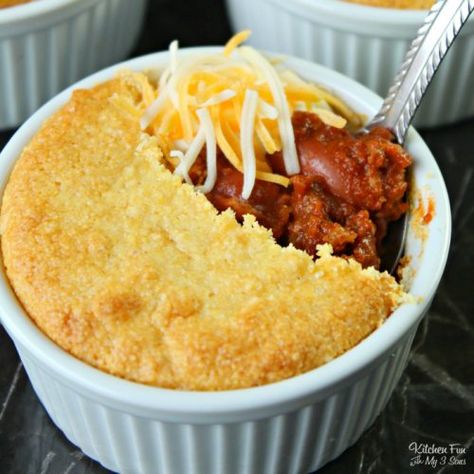 Chili Pot Pie, Cornbread Crust, Chili Pot, Crock Pot Pizza, With Cornbread, Bread Pudding With Apples, Ramekin Dishes, Crock Pots, Chili Ingredients