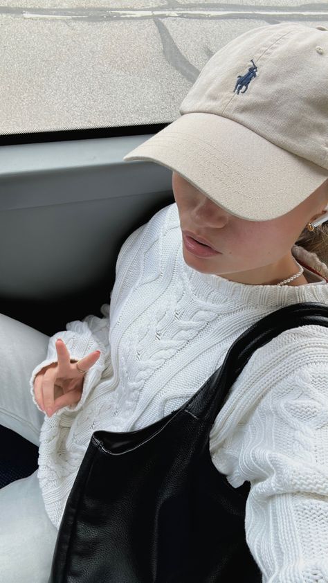 Chic Hat Outfits, Polo Hat Outfit, Cap Women Outfit, Polo Aesthetic, Classic Chic Outfits, Ralph Lauren Cap, Ralph Lauren Womens Clothing, Baseball Cap Outfit, Ralph Lauren Hats