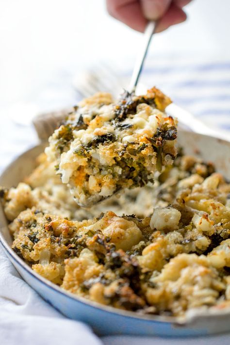 Cauliflower Casserole with Quinoa Kale and Sharp Cheddar {gluten-free} Kale Casserole, Cauliflower Casserole Recipes, Quinoa Kale, Kale Quinoa, Vegetarian Comfort Food, Healthy Pasta, Cauliflower Casserole, Cauliflower Cheese, Cooking Healthy