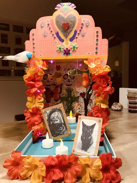 Day of the Dead shoebox altar Shoe Box Ofrenda Ideas, Ofrenda Shoebox Ideas, Pet Altar Ideas, Shoe Box Ofrenda, Day Of The Dead Altar Diy, Ofrenda Shoebox Project, Pet Ofrenda Ideas, Ofrenda Ideas School Project, Shoebox Ofrenda