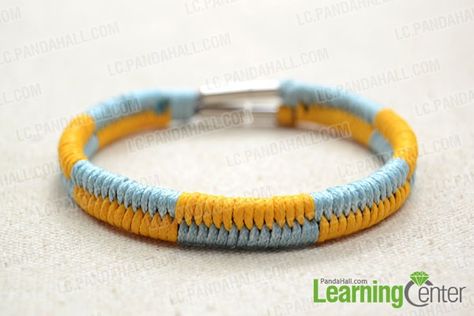 finished fishtail friendship bracelet pattern Fishtail Friendship Bracelets, Fishtail Bracelet, Rubber Band Bracelet, Friendship Bracelets With Beads, Diy Jewelry Projects, Rope Jewelry, Diy Friendship Bracelets Patterns, Jewelry Diy Bracelets, Handmade Jewelry Tutorials