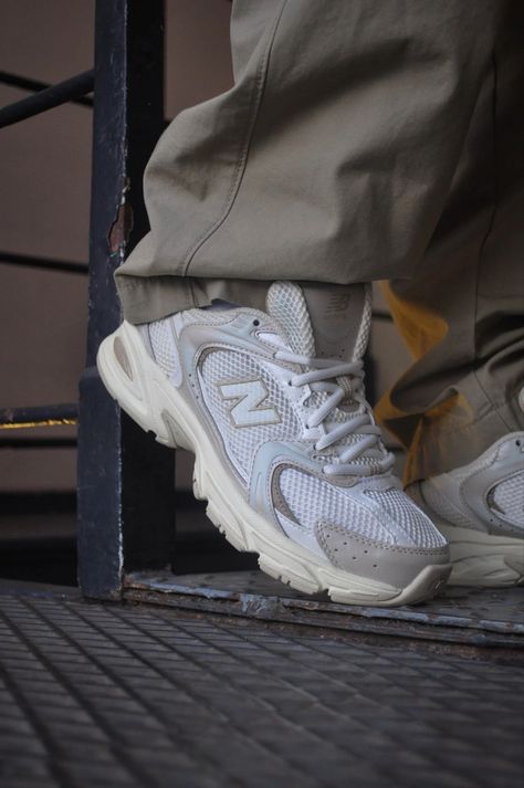 Super comfy new balances 🤍🤍 Beige New Balance Outfit, New Balance 530 Beige, Balanced Beige, Sleek Watch, New Balance Outfit, Pretty Shoes Sneakers, Shoe Wishlist, Beige Outfit, Exclusive Sneakers