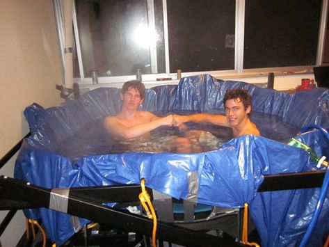 Dorm room hot tub Funny Dorm Room, Uw Milwaukee, Gay Room, Study Tips For College, College Pics, College Events, Adopt A Puppy, Friends Apartment, Were Moving